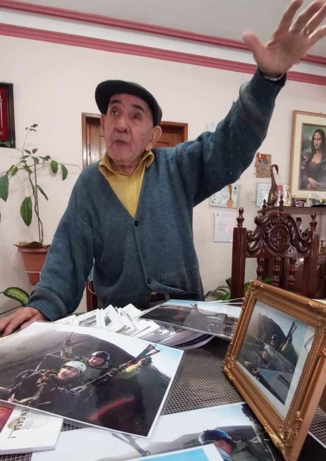 Heby Ponce, el tarijeño de 86 años que voló en parapente 
