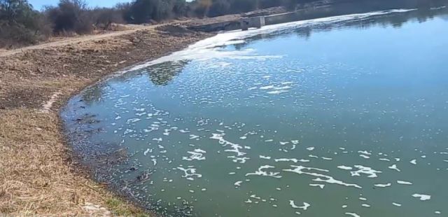 Municipio realiza mantenimiento de las lagunas de oxidación de Tarija