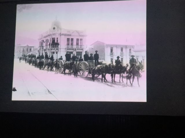 Un antiguo desfile de carretas.