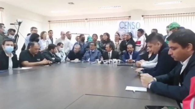 Diputado califica de burros y sonsos a Camacho y al rector de la UAGRM por propuesta técnica
