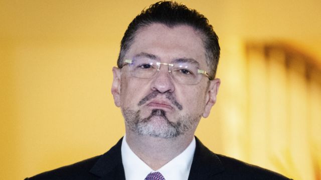 Costa Rica prevé la venta de dos bancos estatales