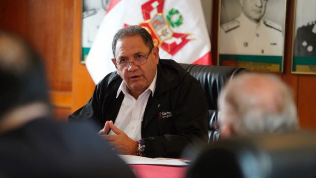 Renuncia ministro de Defensa de Perú