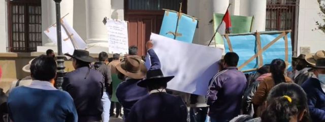 Familias campesinas protestan por incumplimiento de proyectos por parte de la Gobernación Tarija