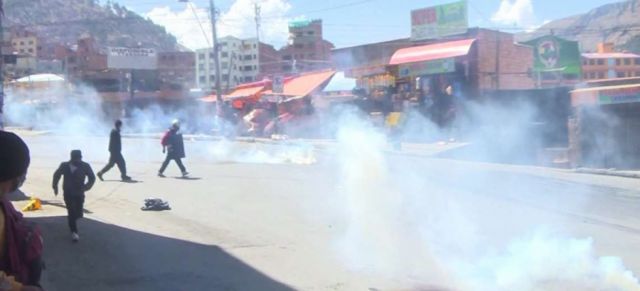 Reportan nuevos enfrentamientos entre cocaleros y policías en La Paz