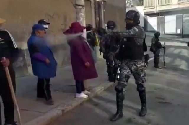 Investigan a policías que gasificaron a un grupo de mujeres en Villa Fátima-La Paz