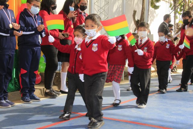 El Día de la Bandera en el American School