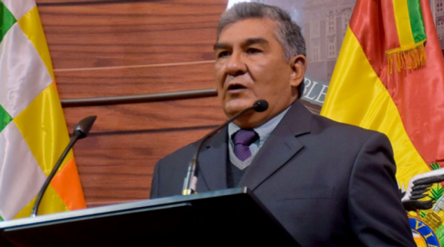 Senador del MAS plantea revisar sueldos en YPFB