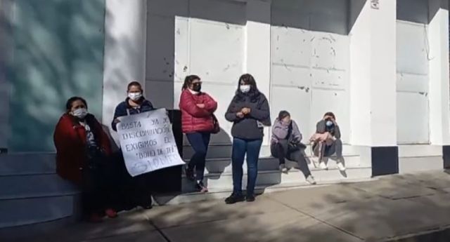 Trabajadores en salud exigen a la Gobernación de Tarija el pago del bono del té