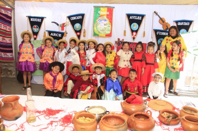 Estudiantes de Primero A representan las tradiciones del departamento