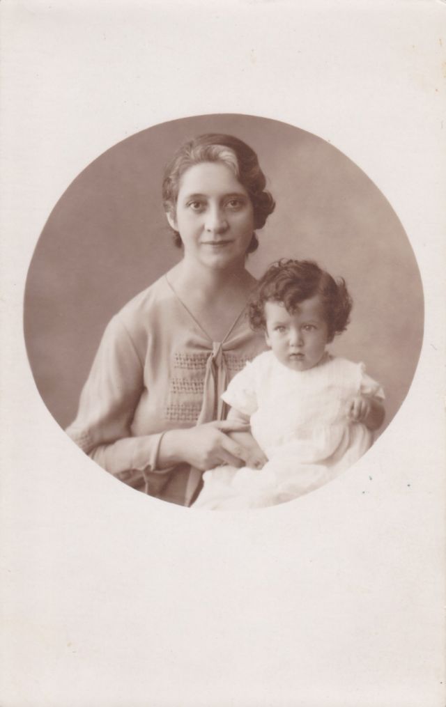 Con su madre Raquel O'Connor d'Arlach