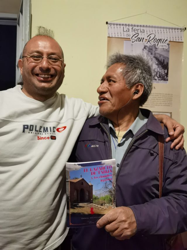 Daniel Vacaflores presentó nuevo libro con alabanzas y cata de vinos