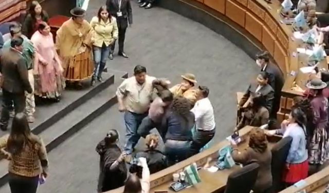 Escándalo en la Asamblea: el MAS cambia orden del día y dispone elegir Defensor en medio de controversia por ausencias