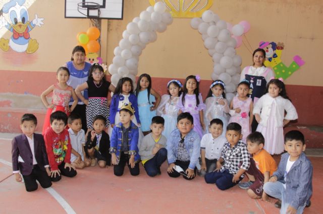 San Luis 2do A con la profe María
