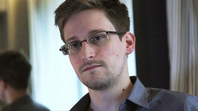 Putin otorga la ciudadanía rusa a Edward Snowden