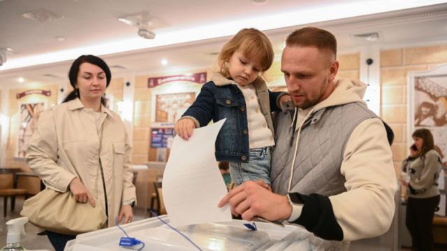 Lugansk, Donetsk, Zaporozhie y Jersón a favor de adherirse a Rusia