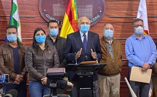 CC: Mesa instruye investigar a quienes pidieron licencias