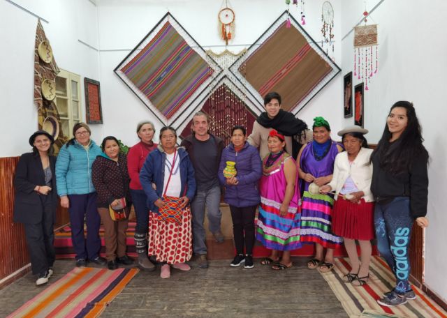 Encuentro de tejedoras y tejedores.
