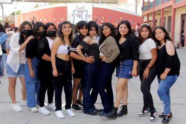 Festejo de estudiante y primavera en el María Laura