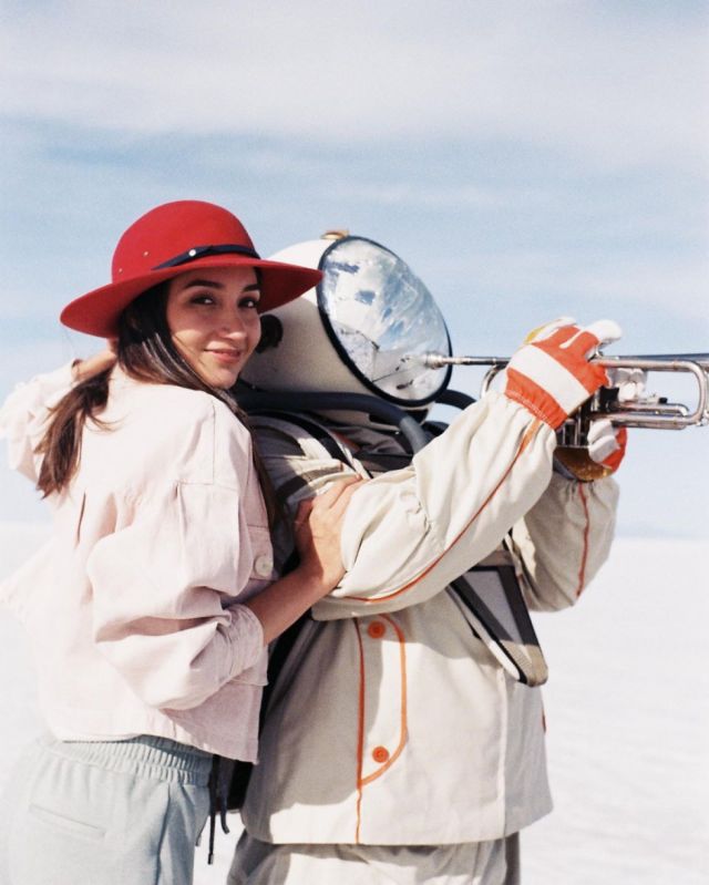 Fer Gómez nos lleva a otro planeta con su canción “Astronauta del amor”