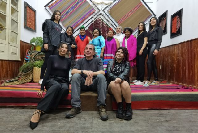 Tejedoras de todas partes de Tarija impactaron con un desfile de gala