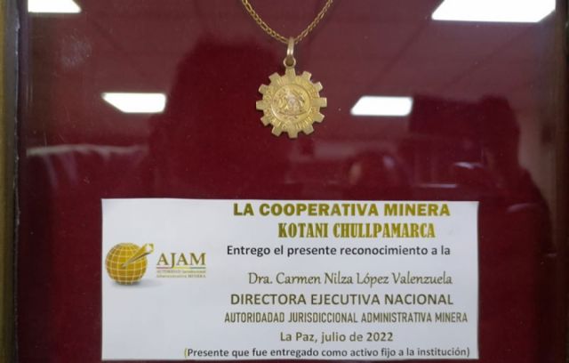 AJAM niega corrupción y señala que recibió un presente de una cooperativa minera por ‘usos y costumbres’