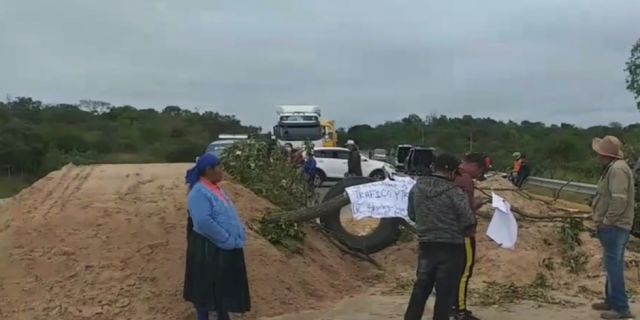 Guaraníes mantienen bloqueo indefinido por tierras