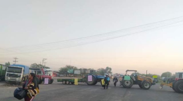 Productores de grano levantan bloqueo en Yacuiba tras acuerdo con EMAPA