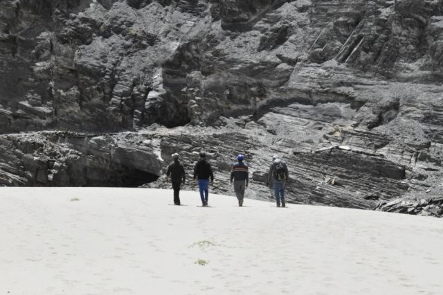 Caminando por la playa blanca