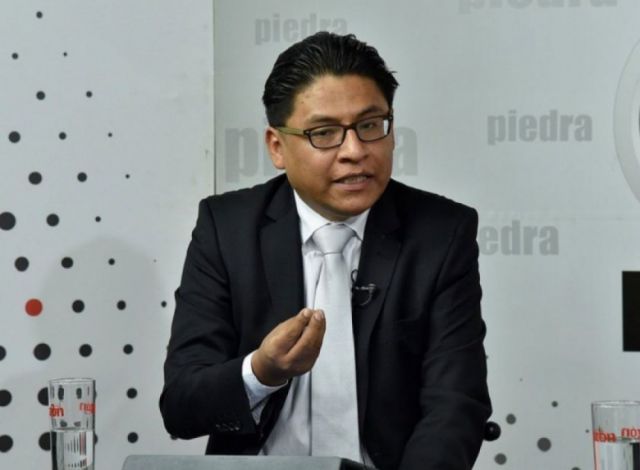 Ministro Lima sufre accidente vehicular, no tiene daños personales y guarda reposo