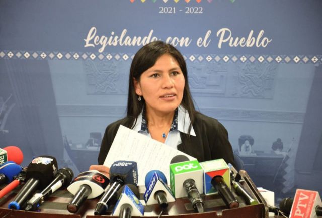 Denuncian que médicos públicos trabajan cinco días al mes y ganan hasta Bs 20 mil