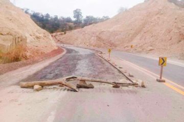 Sin señalización, con rocas y baches, así está la vía al Chaco 