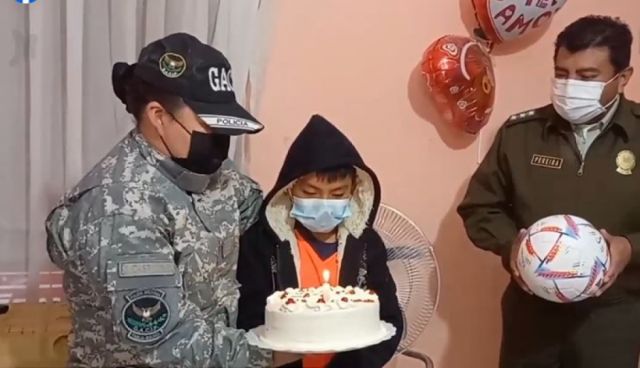 El Gacip llega con víveres y regalos al domicilio de doña Vicenta, víctima de disparo en Tarija