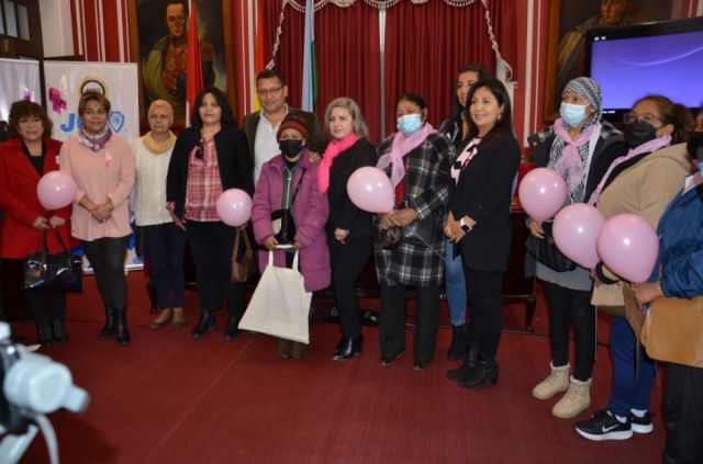 Gobernación de Tarija adquiere mamógrafo para detectar el cáncer de mama en etapa inicial