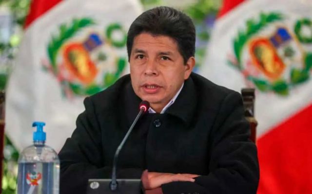 Perú: recogen firmas para destituir a Castillo