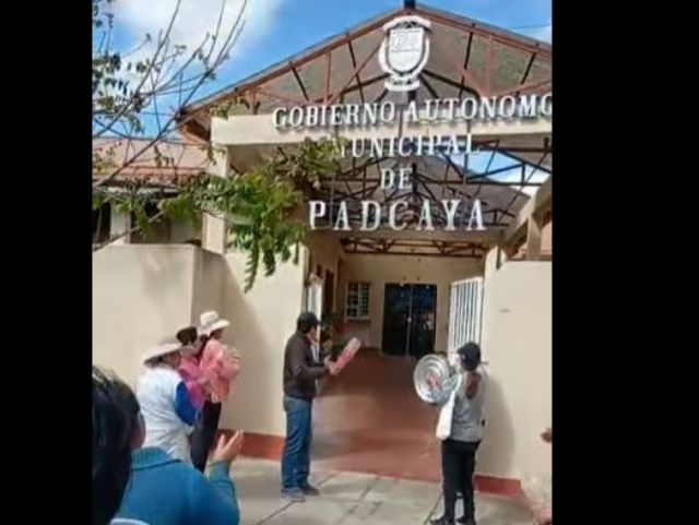 Familias de Padcaya vivieron peripecias tras 6 días sin agua potable