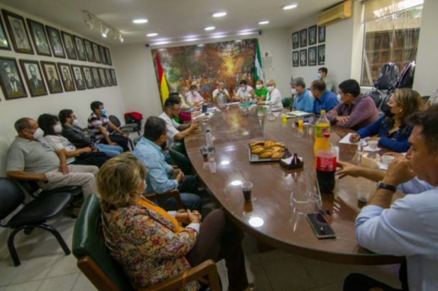 Gobierno y cívicos sin acuerdo; se ratifica el paro en Santa Cruz