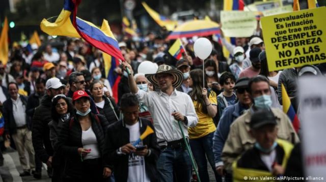 Colombia: Rechazan la reforma fiscal de Petro