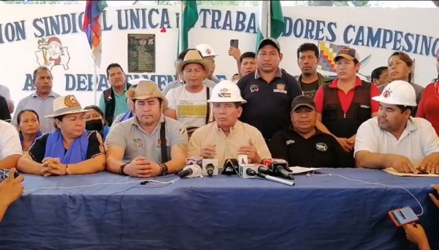 Organizaciones aliadas al MAS amenazan cercar Santa Cruz si en 48 horas no se levanta el paro
