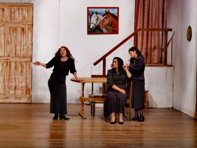 Adriana Lema, Janeth Jurado e Irka Jallaza como Magdalena, Martirio y Amelia