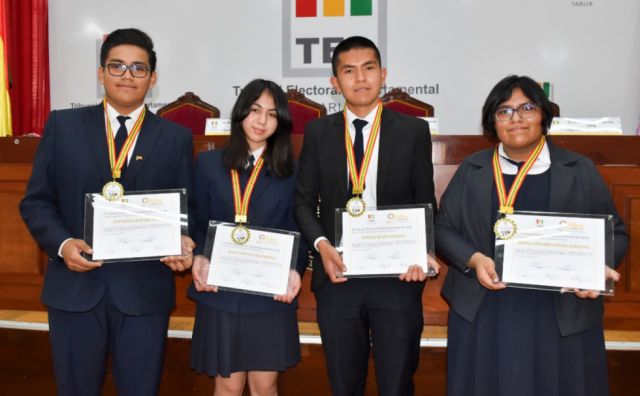 Colegio Aniceto Arce de Tarija gana la Olimpiada nacional de la Democracia Intercultural 2022 