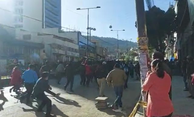 Reportan enfrentamiento en La Paz durante una marcha por el Censo 