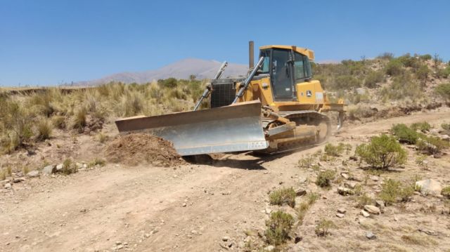 La Gobernación de Tarija realiza el mantenimiento de vías comunales 
