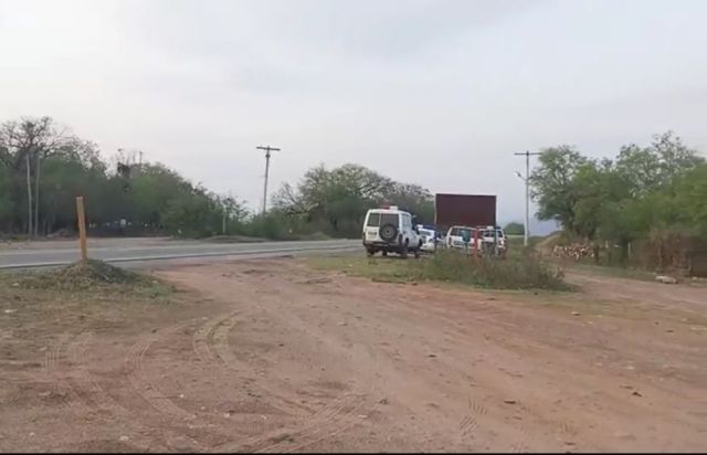 Cívicos de Villa Montes bloquean la ruta 11 hacia Paraguay