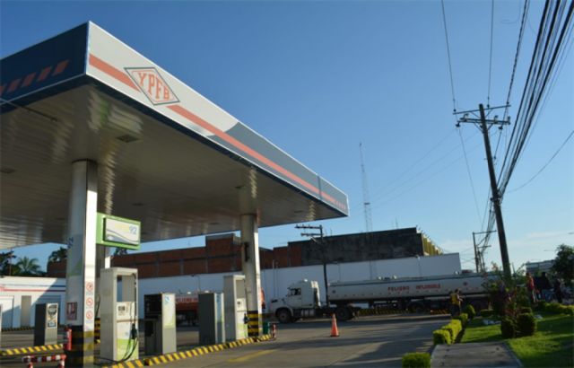 YPFB prioriza abastecimiento de combustibles a ambulancias, bomberos y emergencias