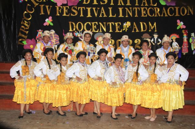 Chutas de La Paz, representados por el Colegio Humberto Portocarrero.