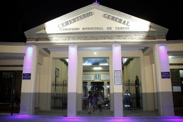 Municipio instala 128 pantallas led en el Cementerio de Tarija
