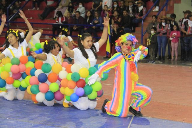 Danza de los Globos, por el Kínder Niño Jesús.