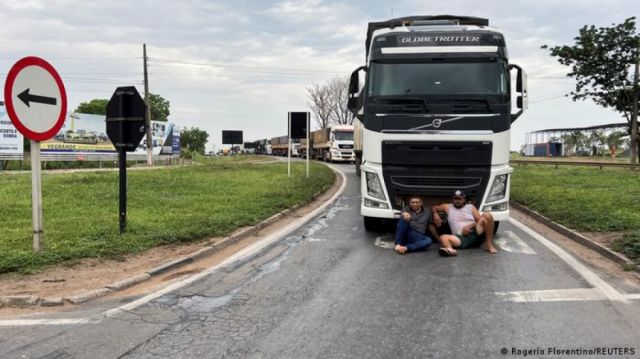 Bloqueos de carreteras tras derrota de Bolsonaro en Brasil