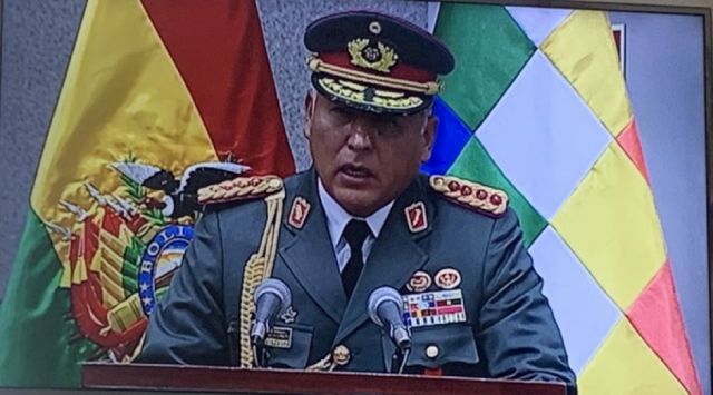Posesionan a Hugo Arandia como el nuevo comandante en jefe de las FFAA