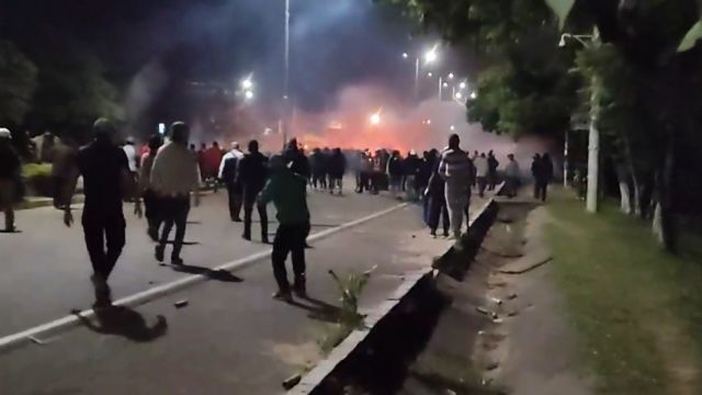 Tensión y gasificación en un punto de bloqueo del municipio cruceño de La Guardia